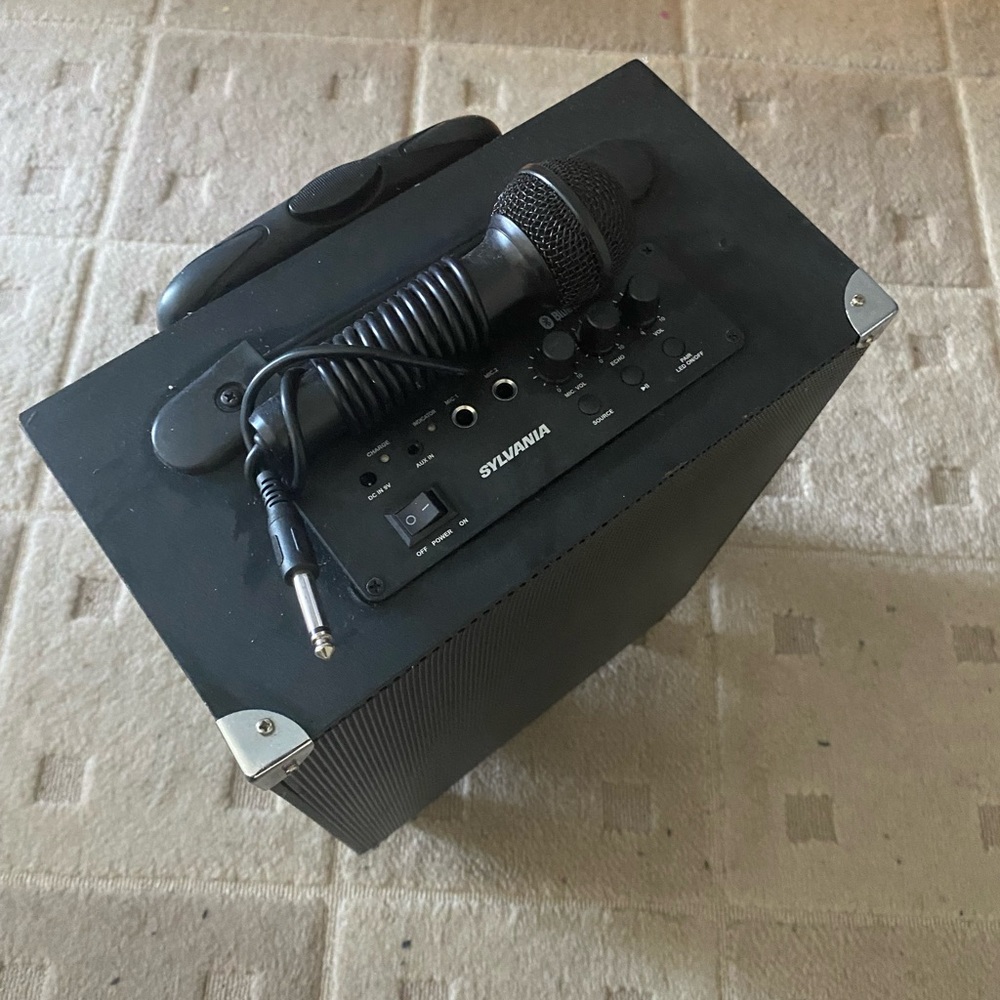 SPEAKER WITH MICROPHONE